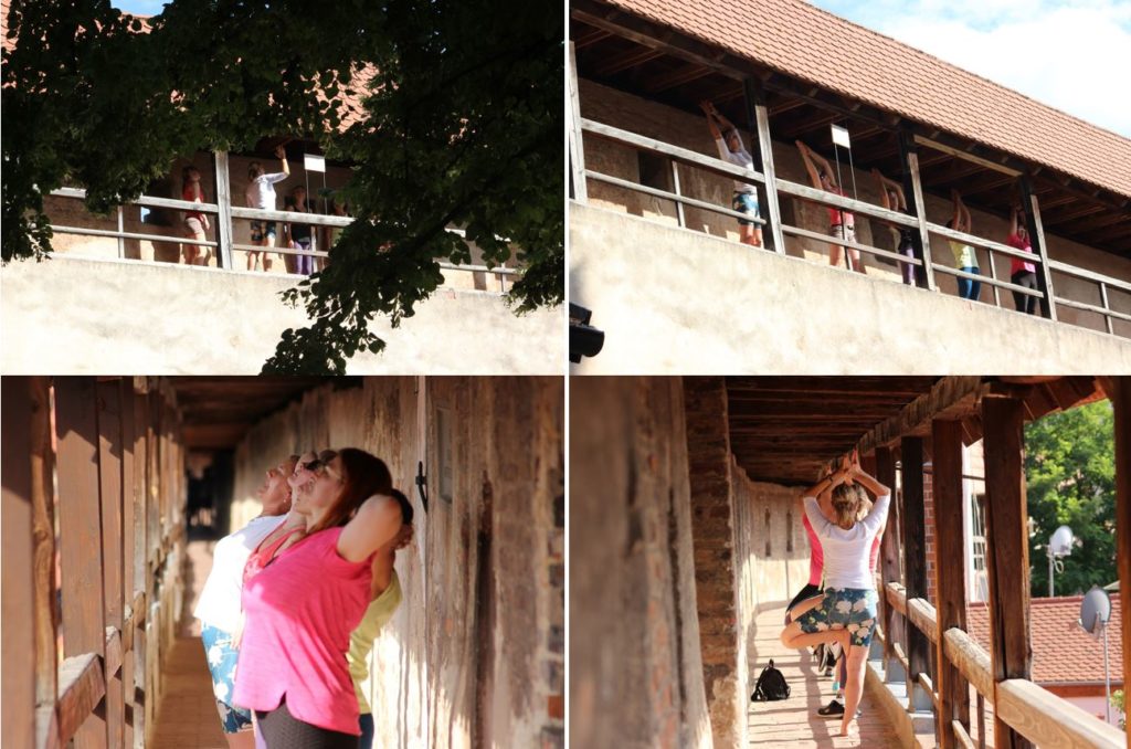 Yoga auf der Nördlnger Stadtmauer